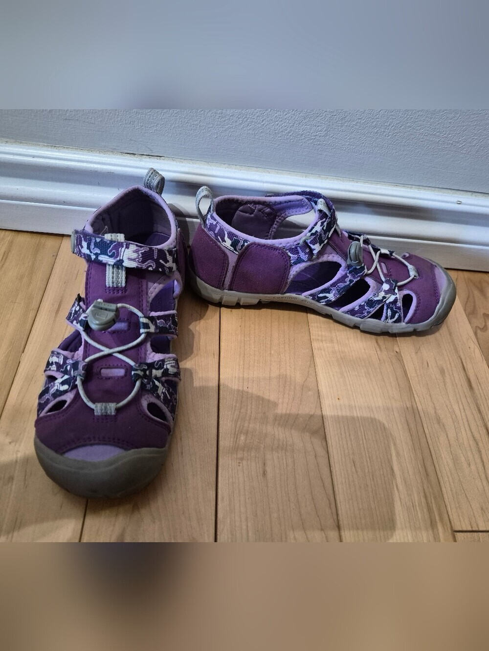 Keen girls size 5 sandals